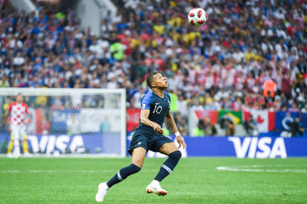 在此背景下 在此背景下