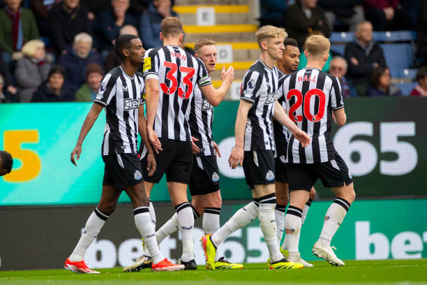 作不仅肩负 作不仅肩负