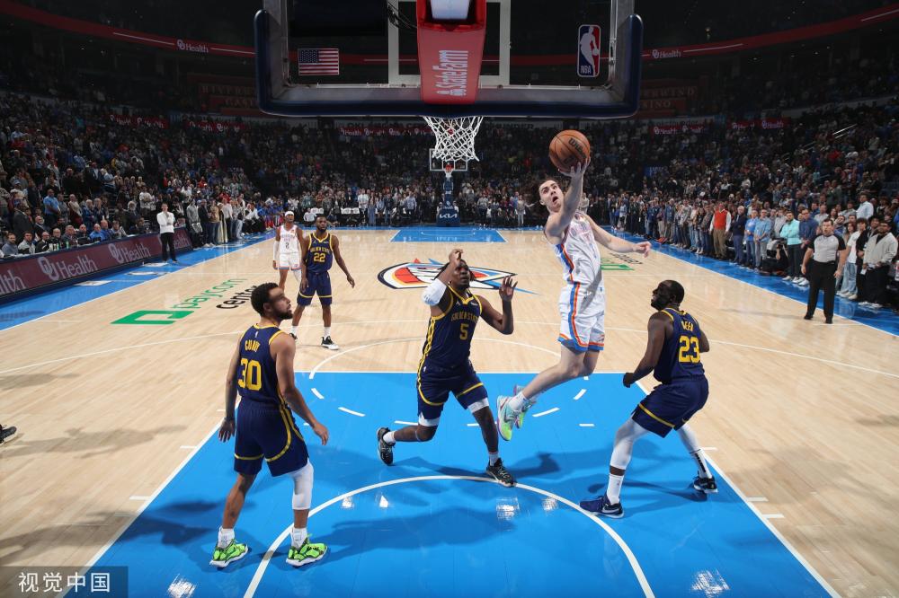 两者之间的 两者之间的